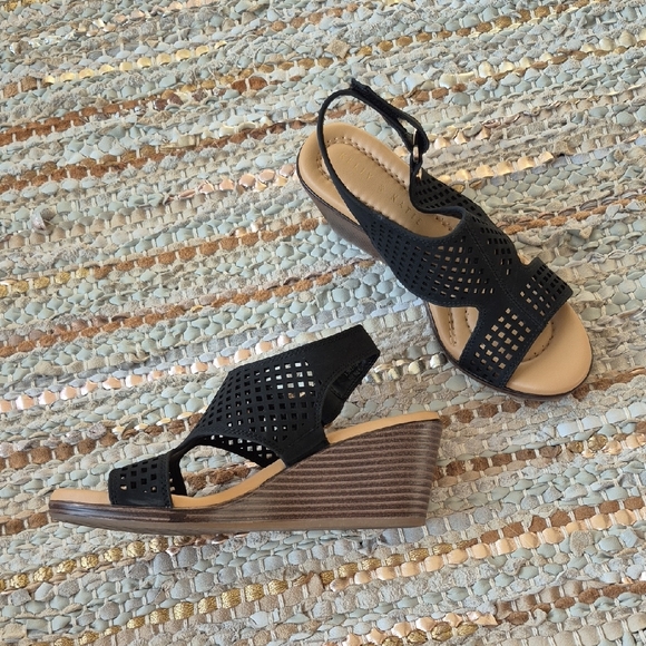 Kelly & Katie Black Cutout Wedges - Picture 2 of 8